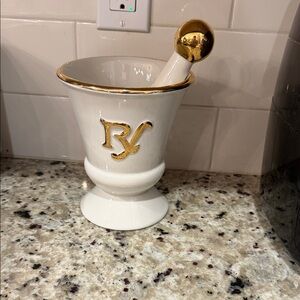 Elegant White and Gold Mortar and Pestle